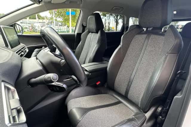 Peugeot 5008 (2018) thumbnail 4