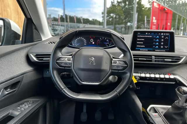 Peugeot 5008 (2018) thumbnail 5