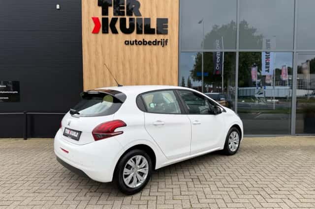 Peugeot 208 (2018) thumbnail 2