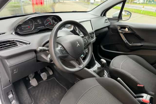 Peugeot 208 (2018) thumbnail 3