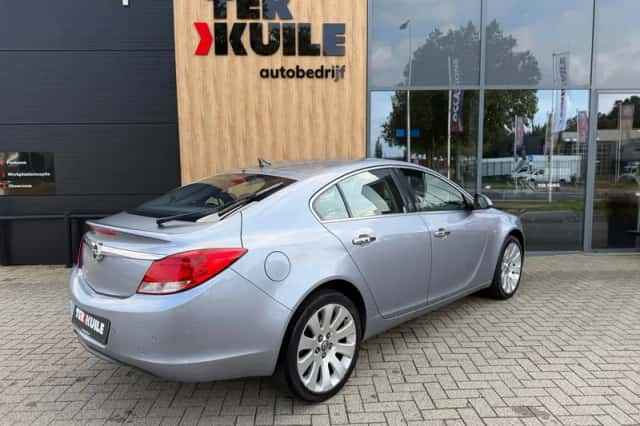 Opel Insignia (2009) thumbnail 2