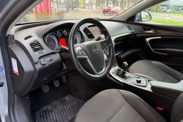 Opel Insignia (2009) thumbnail 3