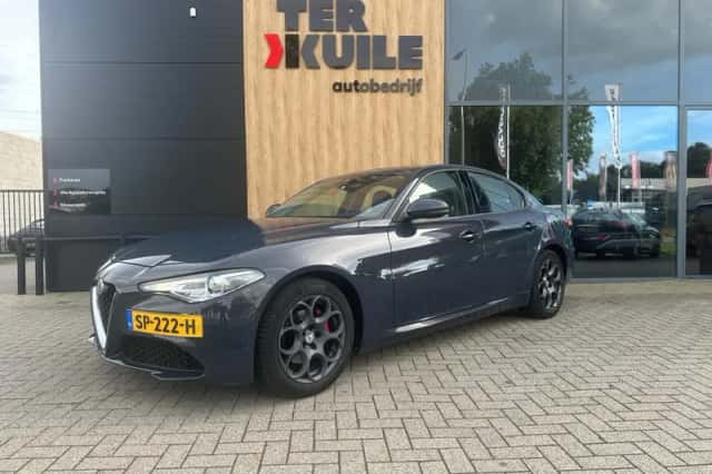 Alfa Romeo Giulia (2018) thumbnail 1
