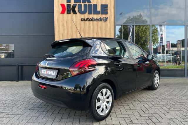 Peugeot 208 (2018) thumbnail 2
