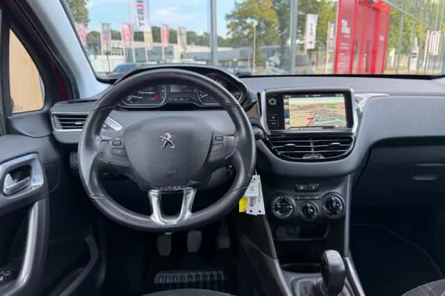 Peugeot 2008 (2016) thumbnail 4