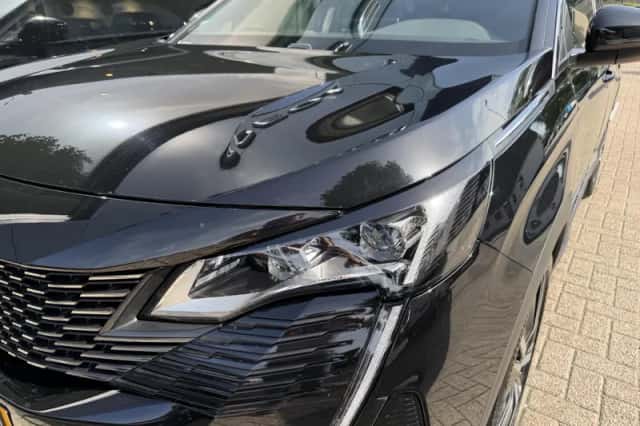 Peugeot 3008 (2022) thumbnail 2