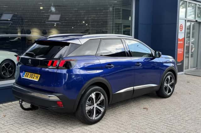 Peugeot 3008 (2018) thumbnail 2