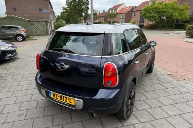 MINI Countryman (2012) thumbnail 2