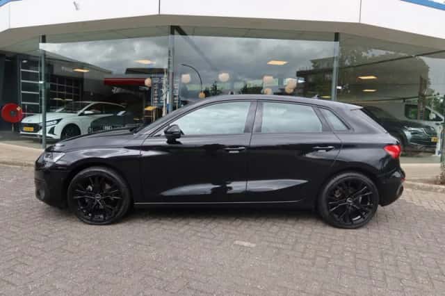 Audi A3 (2023) thumbnail 2