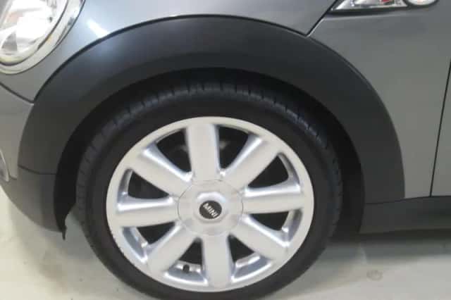 MINI Cooper S (2009) thumbnail 2