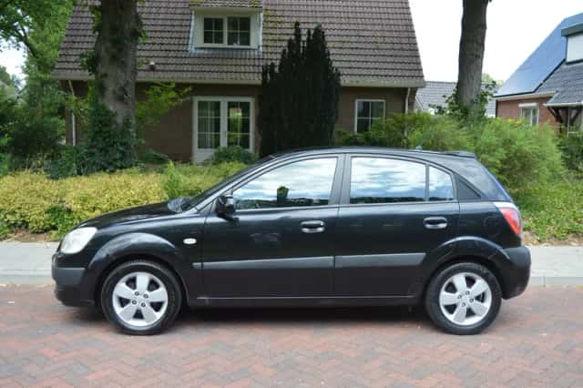 Kia Rio (2008) thumbnail 2
