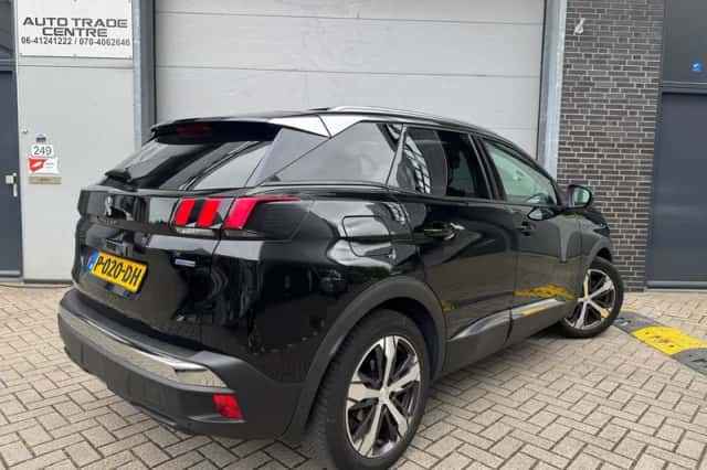 Peugeot 3008 (2017) thumbnail 4