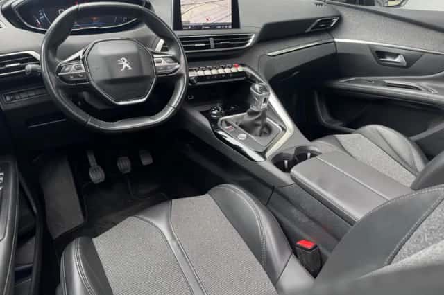 Peugeot 3008 (2017) thumbnail 6