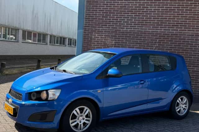 Chevrolet Aveo (2011) thumbnail 2