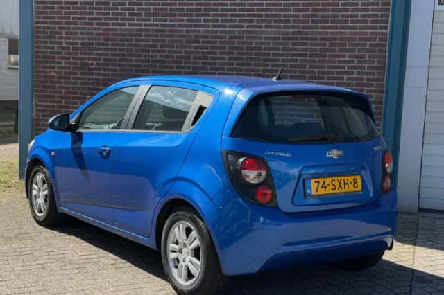 Chevrolet Aveo (2011) thumbnail 4