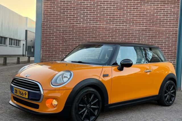 MINI Cooper (2015) thumbnail 3