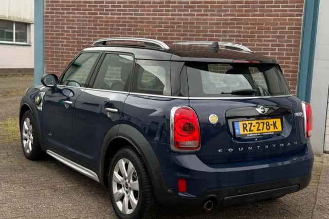 MINI Countryman (2018) thumbnail 4
