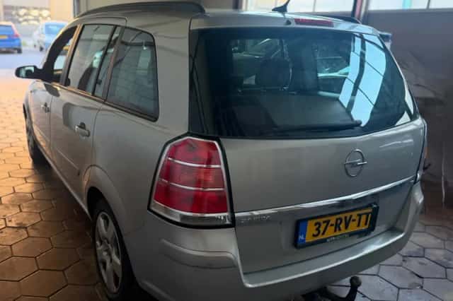 Opel Zafira (2005) thumbnail 2
