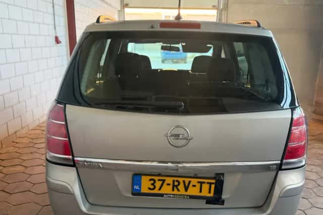 Opel Zafira (2005) thumbnail 3