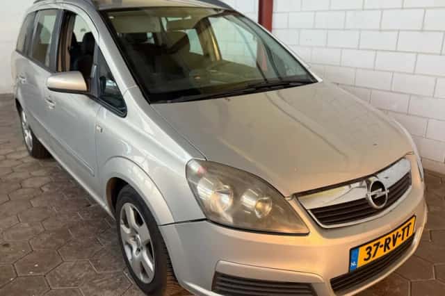 Opel Zafira (2005) thumbnail 5