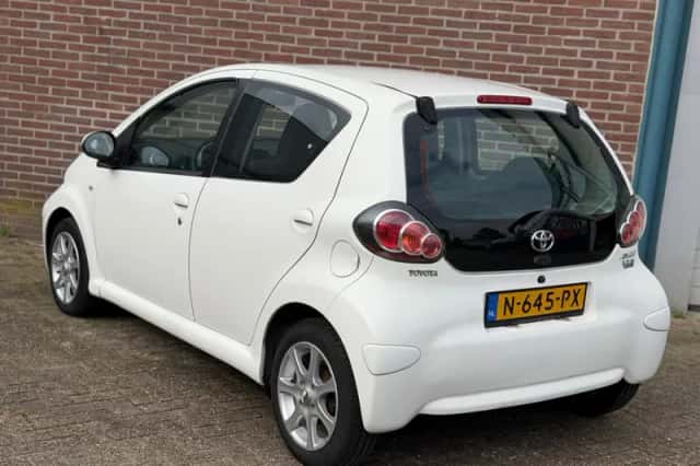 Toyota Aygo (2009) thumbnail 4