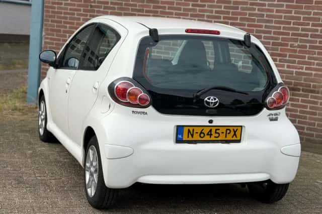 Toyota Aygo (2009) thumbnail 5