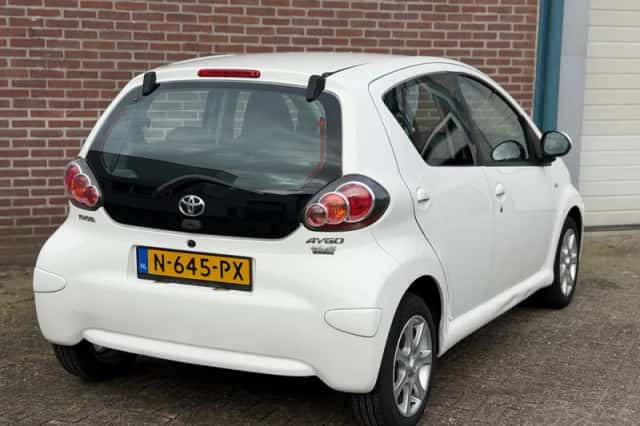 Toyota Aygo (2009) thumbnail 6