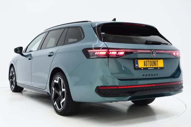 Volkswagen Passat (2025) thumbnail 3