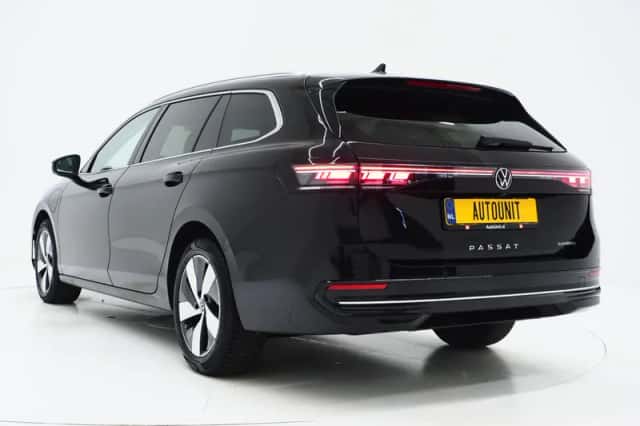 Volkswagen Passat (2025) thumbnail 3