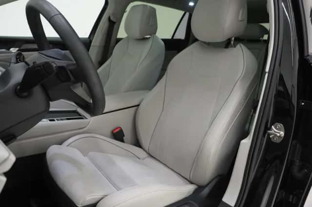 Volkswagen Passat (2025) thumbnail 4