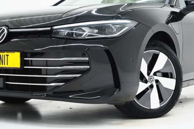 Volkswagen Passat (2025) thumbnail 6