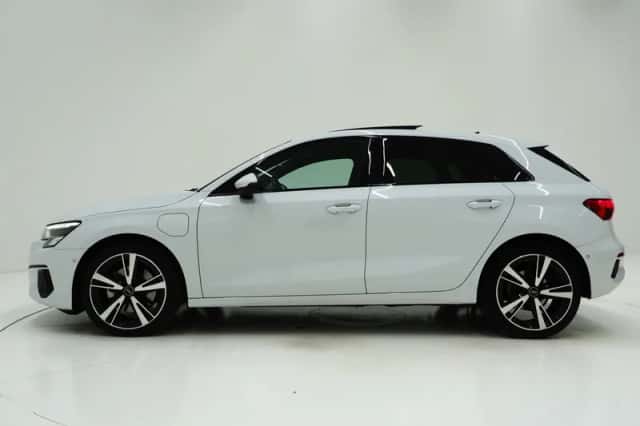 Audi A3 (2021) thumbnail 2