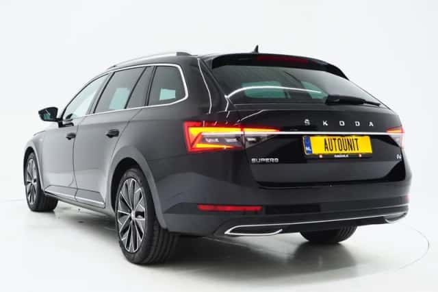 Škoda Superb (2022) thumbnail 3