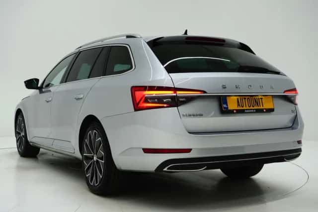 Škoda Superb (2021) thumbnail 3