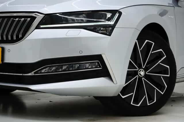 Škoda Superb (2021) thumbnail 6