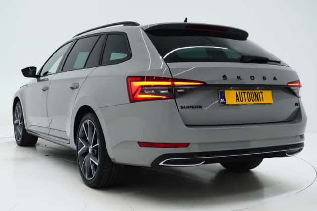 Škoda Superb (2023) thumbnail 3