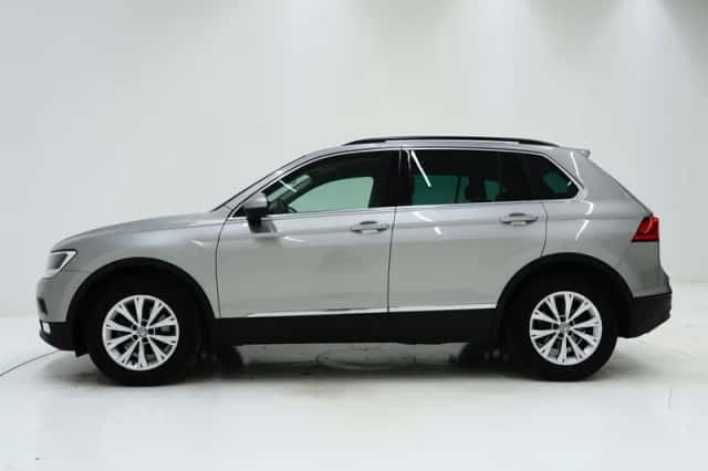 Volkswagen Tiguan (2017) thumbnail 2