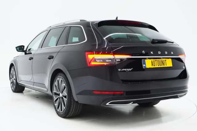 Škoda Superb (2023) thumbnail 3