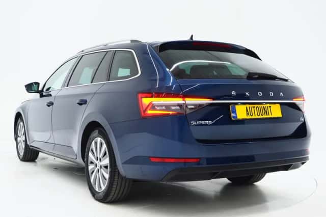 Škoda Superb (2022) thumbnail 3