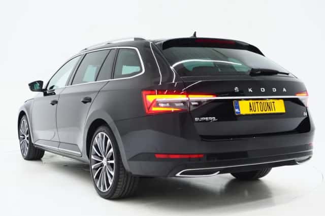 Škoda Superb (2022) thumbnail 3