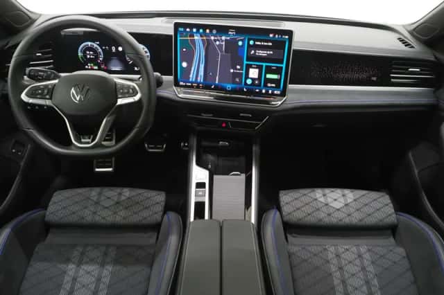 Volkswagen Passat (2025) thumbnail 5