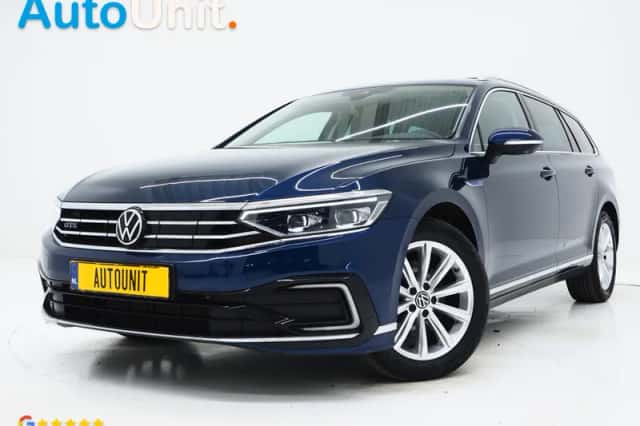 Volkswagen Passat (2022) thumbnail 1