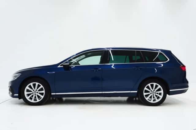 Volkswagen Passat (2022) thumbnail 2