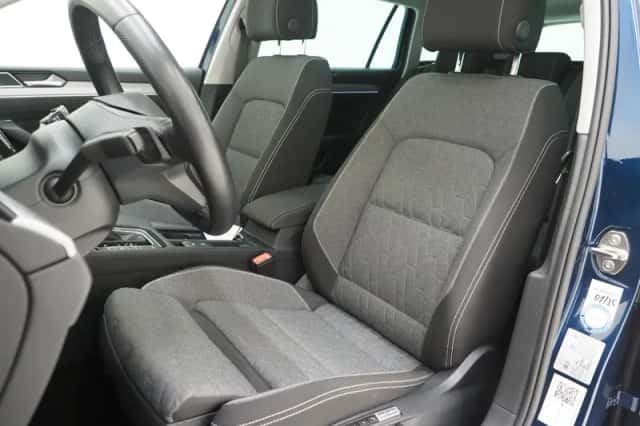 Volkswagen Passat (2022) thumbnail 4