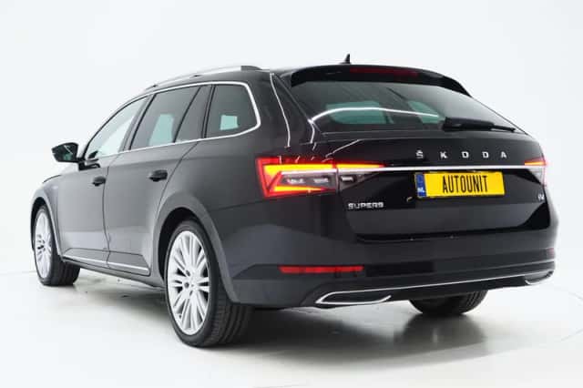 Škoda Superb (2023) thumbnail 3