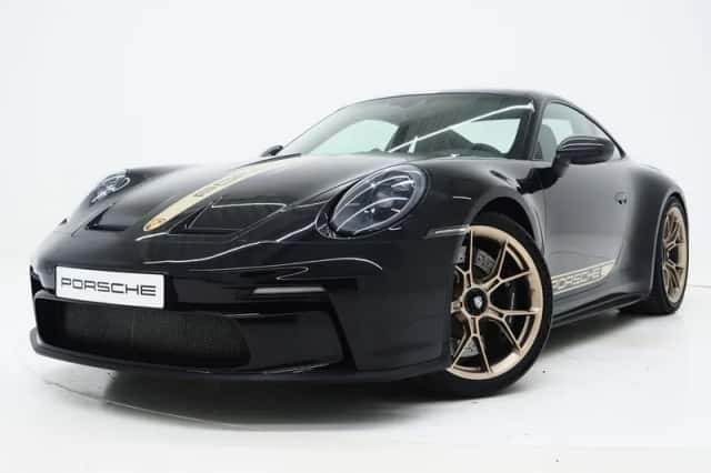 Porsche 911 (2023) thumbnail 2