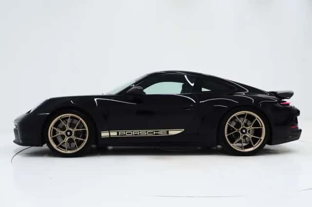 Porsche 911 (2023) thumbnail 3