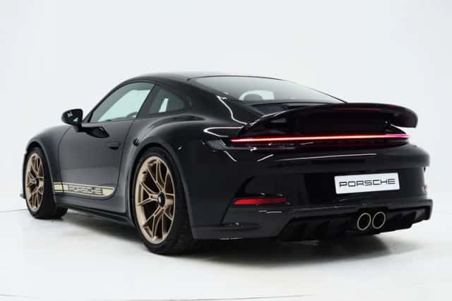 Porsche 911 (2023) thumbnail 4