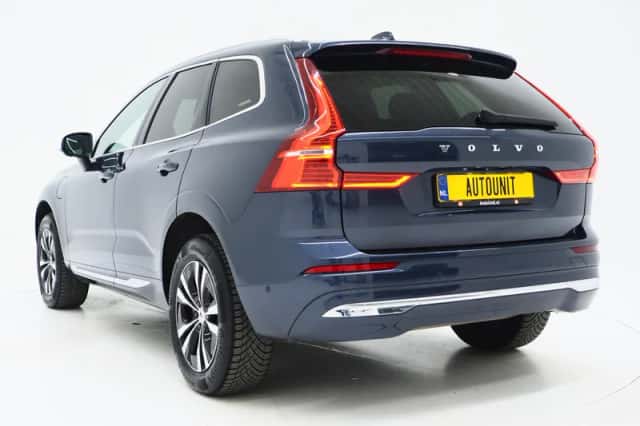 Volvo XC60 (2022) thumbnail 3