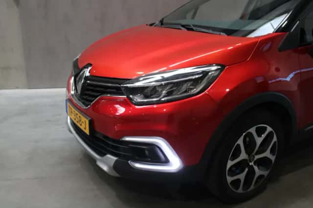 Renault Captur (2018) thumbnail 3